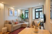 Cosy House Downtown Porto with swimming pool and AC