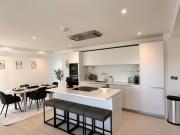 Quiet Clifftop luxury apartment with partial seaviews