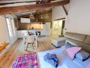 APARTAMENTO LOFT LAUREL coqueto con Aire ac by Apartamentos Logrono org