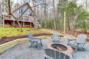 Peaceful Cabin with Hot Tub 11 Mi to Blue Ridge!