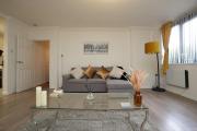 Spacious Apartment - Long stays welcome
