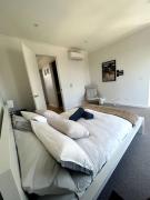 Four-Bedroom Town House in Port Melbourne