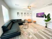 Modern Townhouse in Tempe Near Arizona State University with Fast Wi-Fi & Free Parking for Cozy Stay
