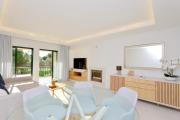 Birdie Bliss Apartment - CleverDetails - Sleeps 4 Adults and 1 Child
