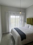 19 Elizabeth Place - Beautiful and spacious self catering 3 bedroom unit with quick access to Kyalami Racetrack with free WiFi - Perfect for a big family in Midrand