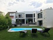 Chambre avec terrasse vue sur piscine