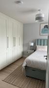 Double bedroom with private bathroom close to city center