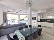 Top Coral Bay