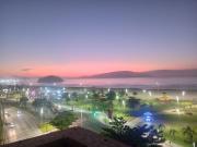 Apto inteiro e individual confortável,Equivalente a 2 quartos pela possibilidade de pessoas Biombo para até três separações Equivalente portanto a 3 quartos para até 9 pessoas Sacada ampla andar alto e opção de Check in até às 23h sob condi