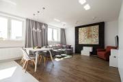 1-Bedroom Warsaw Noakowskiego Apartment with City View by ECRU WWA55