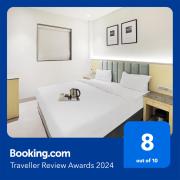 FabHotel Yellow Courtyard