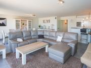 Stylish Stay w Sea Views Stylish Stay w Sea Views