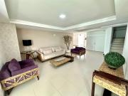 Residencial Ilha do Arvoredo - Praia de 4 Ilhas, próximo ao mar.