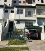 Duplex completo em Curitiba, bairro Cabral - pet friendly