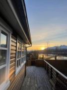 Cozy 2 bedroom cottage with hot tub