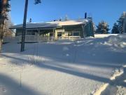 Saunaharju 5 järven rannalla