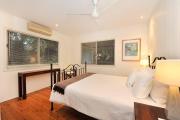 3 Bedroom Queenslander Home Close to Four Mile Beach