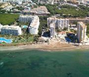 aAmazing Apartment ! on the beach with pool close to everything