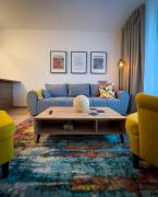 Quiet Apartment with Garden and Free Parking