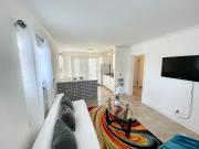 (A) Casa Azul. Minutes from the Beach & Mall