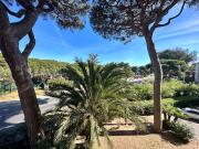 HYEBOUG Appartement pour 4 personnes dans résidence avec piscine situé sur le port dHyères