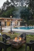 ELIVAAS 6 BHK Farmstay with Pvt Pool & Garden - Esh
