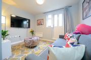 2 BED TERRACED FLAT PICCADILLY LINE 2 BED TERRACED FLAT PICCADILLY LINE