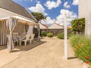 Charmant Gîte Familial à 30m de la Plage avec Cour Fleurie, Proche Commerces et Pêche à Pied - FR-1-306-833