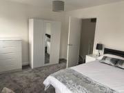 Home Sleeps5-Netflix-Parkg-Near City center Etihad