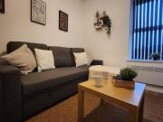 SuperValue Suite 2 - Fast WiFi, Hotel Linen, Keyless Entry, City only 10 Mins - BY PROPERTY PROMISE