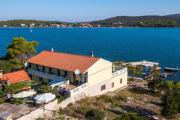 Apartments Perini dvori - by the sea