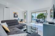 90m on the Croisette with Terrace & Sea View