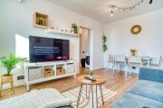 Modern West Side Flat: Steps to Subway & Park