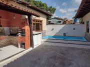 Casa confortável com piscina e churrasqueira