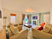 3BR House for 6, Free Parking, Walk to Town - 14 Millers Close 3BR House for 6, Free Parking, Walk to Town - 14 Millers Close