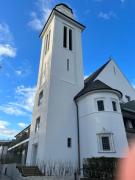 2 Zimmer mit Bad zur Alleinnutzung in einer Kirche