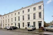 Apartment in the heart of Cheltenham Parking