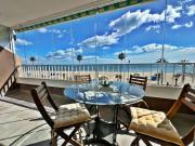 Primera línea de playa frontal con vistas al mar