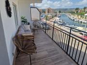 Waterfront 3 bed apartment, 90m from the beach
