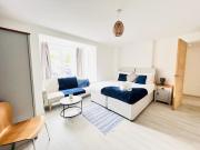 Stylish Cambridge Apartment with Garden