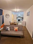 RestWorkPlayShortStays apartment, free parking and wifi, perfect for contractors, near to i54 park and city centre