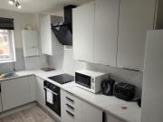RentUnique Nimrod House 2 bed ample parking