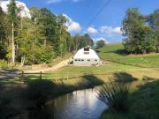 Petting Zoo! Hot Tub, 15 acres, stream & Romance!