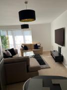 Luxury Two bedroom Flat opposite COOP Live n Etihad Stadium with Free secure Parking, Netflix and Sky TV