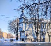 Unique design, hype location!