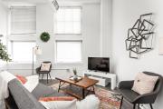 Modern Downtown Apartment 2BR 2BA by CozySuites