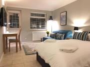 Addenbrookes Flat 2 mins walk free Private Parking