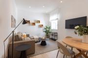 Trendy Malasaña Apartment for 4 Ideal Madrid Getaway, Madera II