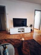 Schöne 2,5 Zimmer Wohnung mit Balkon und Parkplatz