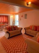 Lovely 2 bedroom condo with WiFi in a quiet area, 7-10 minutes away from both the airport and Oistins